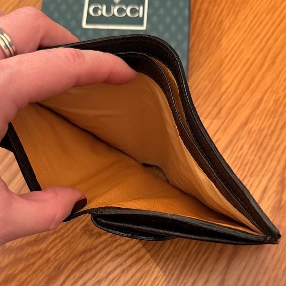 Gucci black compact wallet. - Picture 10 of 13